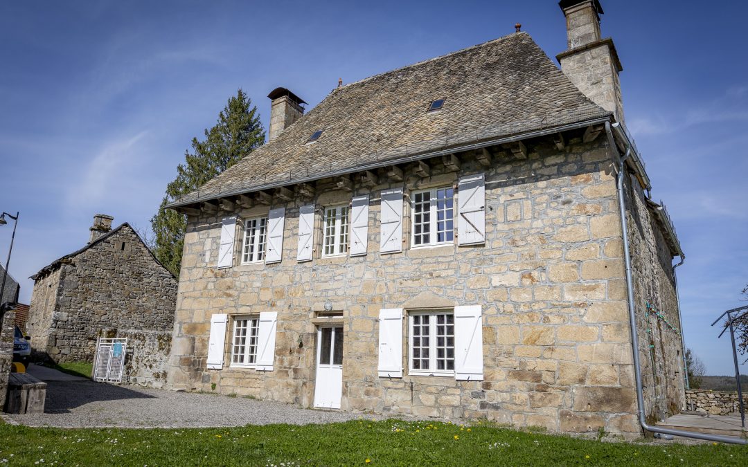 Presbystère rénové pour 12 p en Corrèze